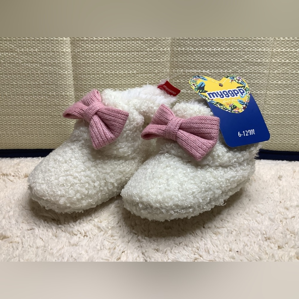 Newborn Baby Soft Fleece Booties, size 6-12 months